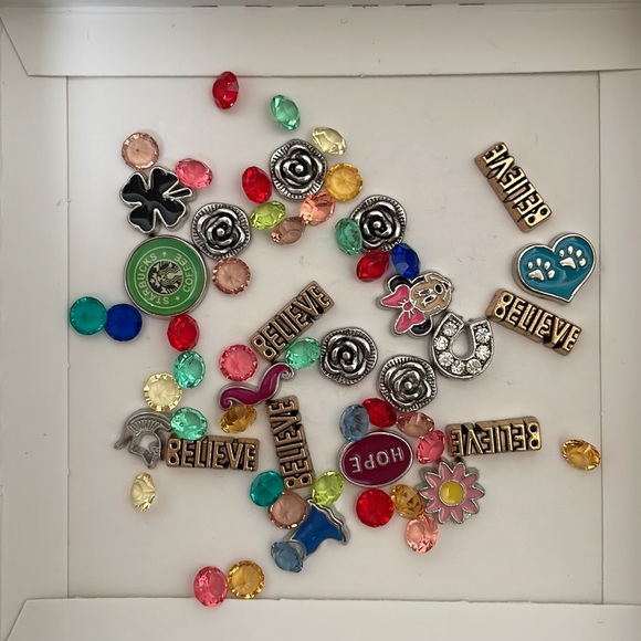 SET OF 2 FLOATING CHARM LOCKET AND NECKLACE - Picture 6 of 7